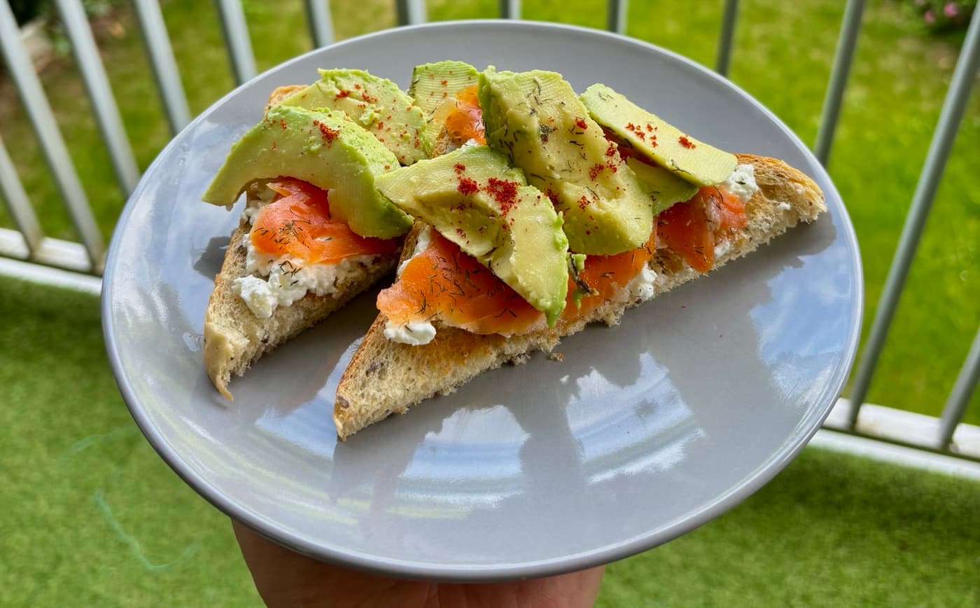 Toast avocat et saumon fumé